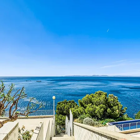 Near With Pool & Access Lejlighed Roses